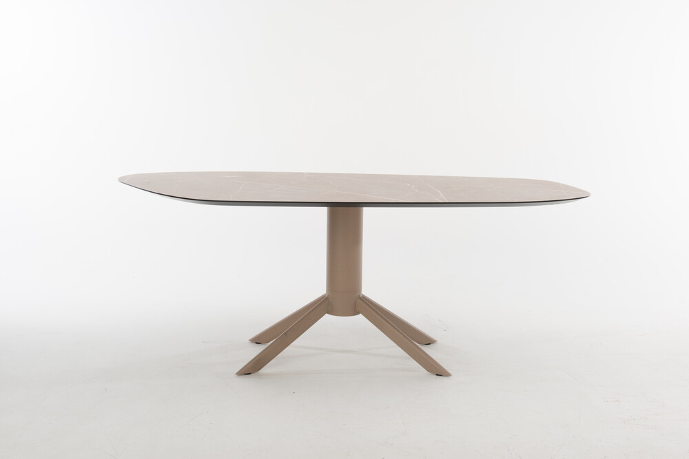 Eetkamertafel Maro