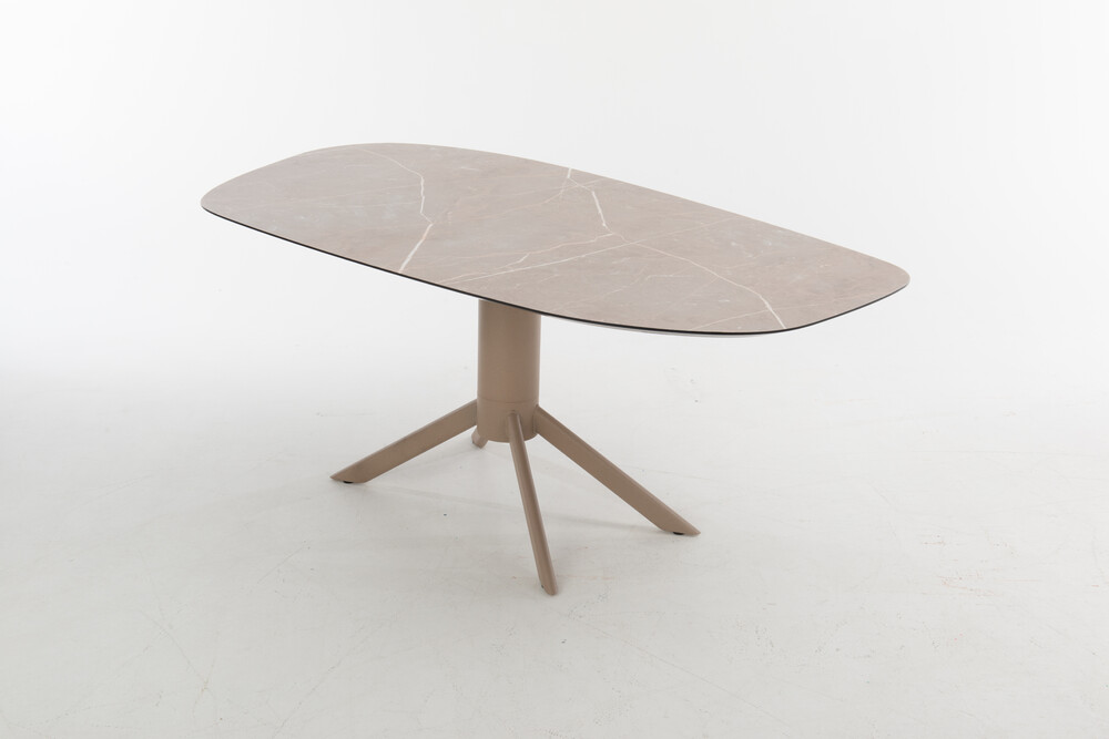 Eetkamertafel Maro
