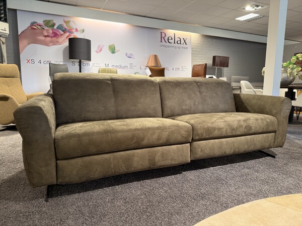 Bank Tofane Rom, inclusief relax + hoofdsteunen, comfort bultex, stof Sambia Olive, uitvoering L . Van €3.540,- voor €2.395,-