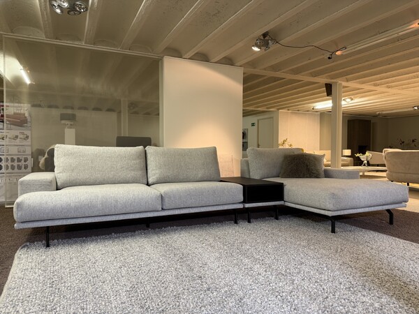 Hoekbank Matisse Cartel Living, stof Brema 40. Van €4.420,- voor €2.195,-